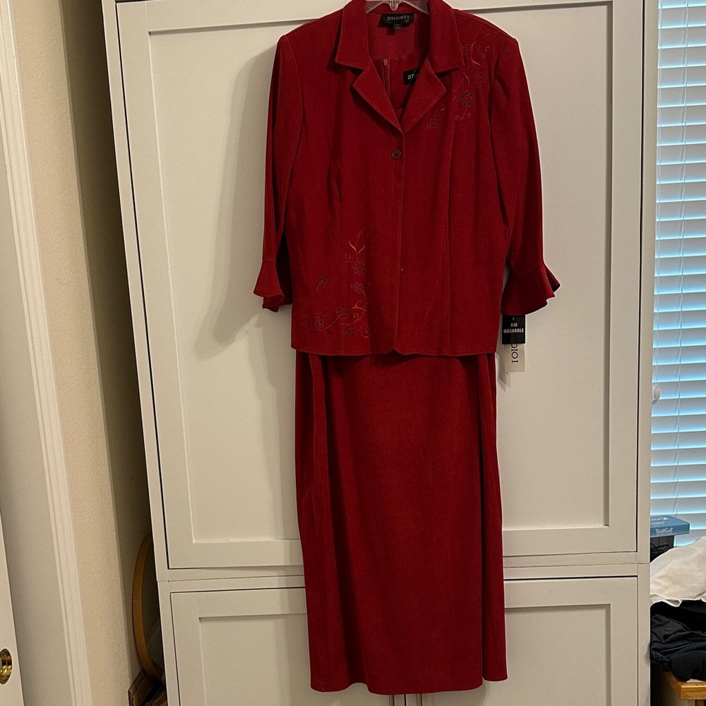 Elegant Red Women's Dress Set